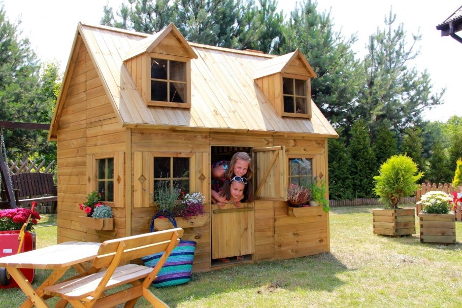 Детский домик из обрезной доски