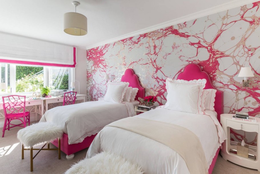 Бледно розовая спальня