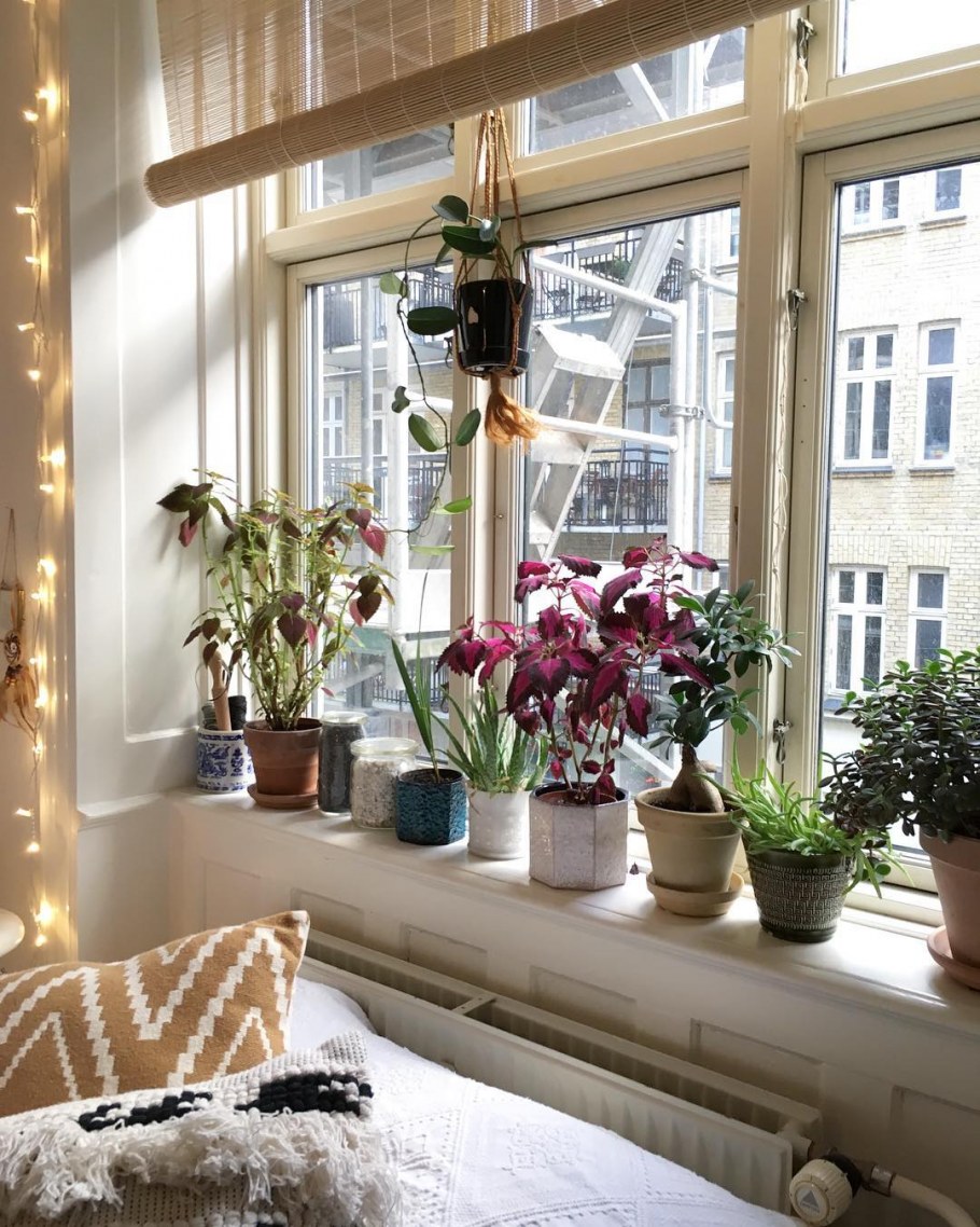 Оконная подставка для цветов