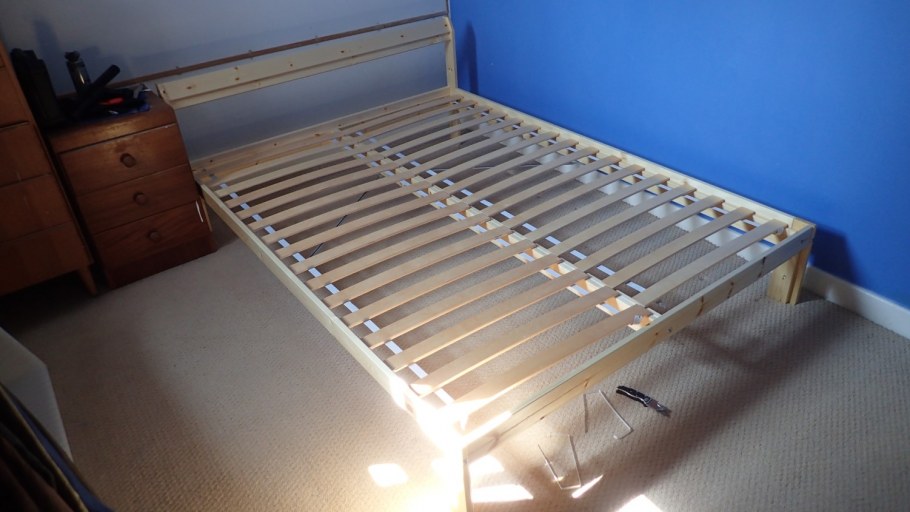 Белая кровать дерево икеа