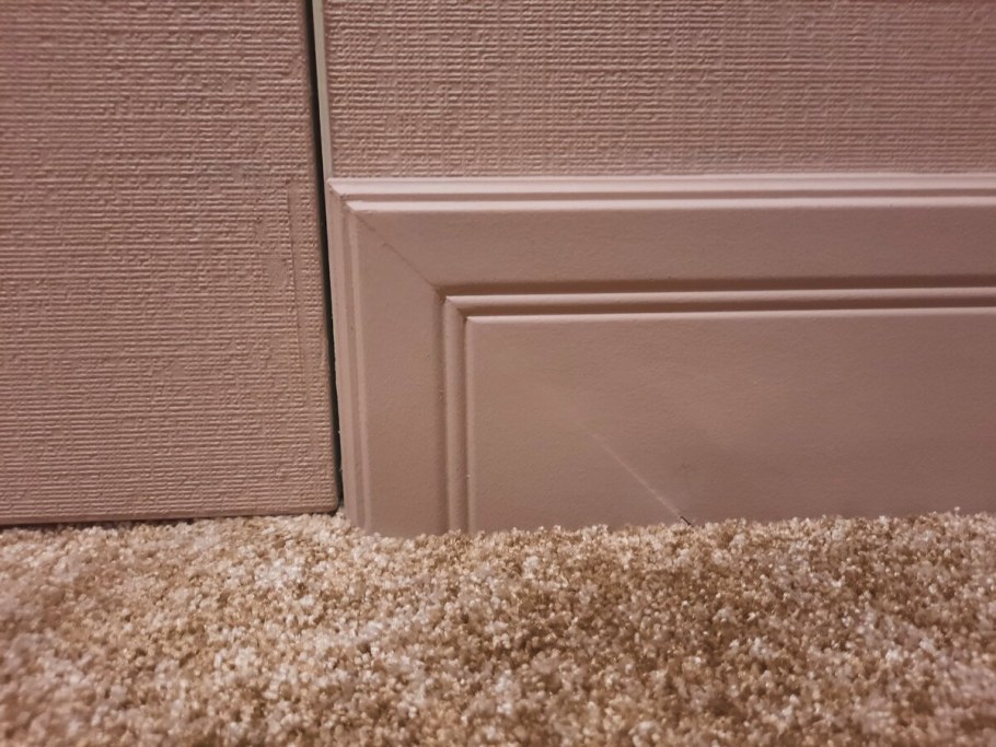 Скрытый плинтус с подсветкой напольный Sofia Doors