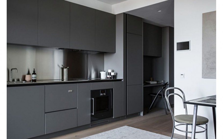 Кухня с фасадами черный графит Эггер