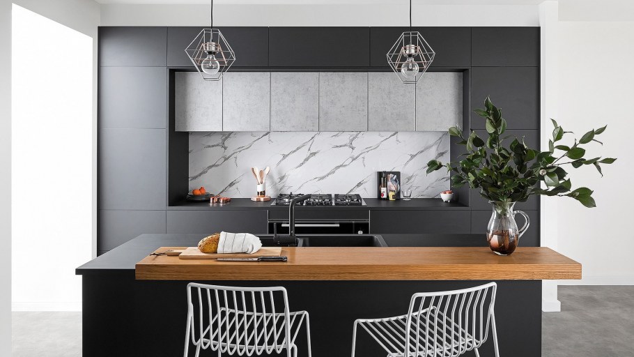 Кухня с мраморным фартуком