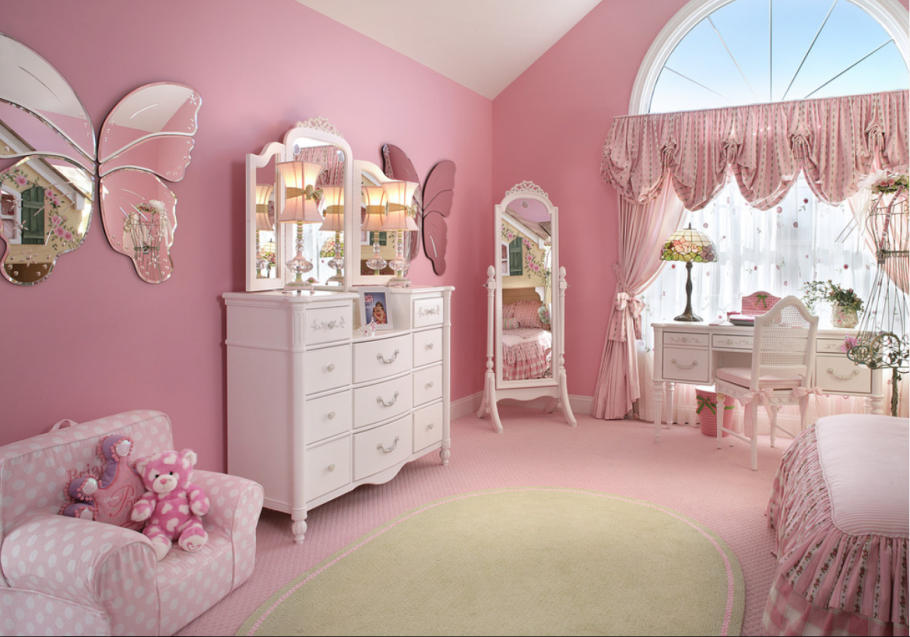Розовая детская комната