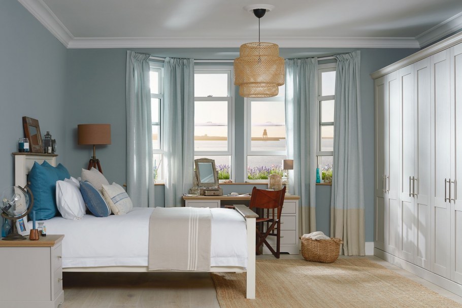 Шторы в скандинавском стиле в белом интерьере