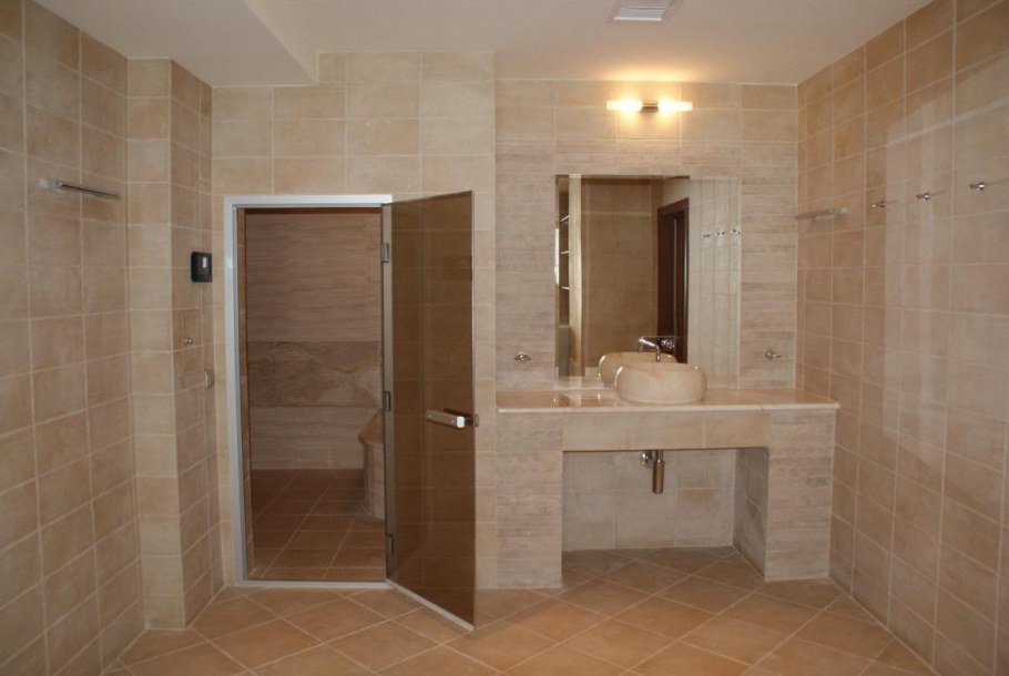 Отделка прихожей декоративным камнем