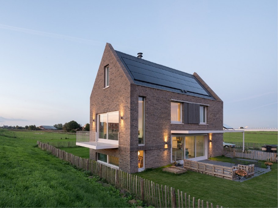 Маленький кирпичный дом