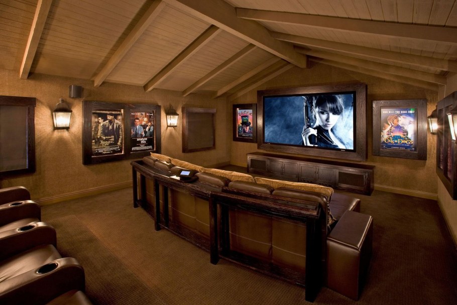 Домашний кинотеатр на мансарде
