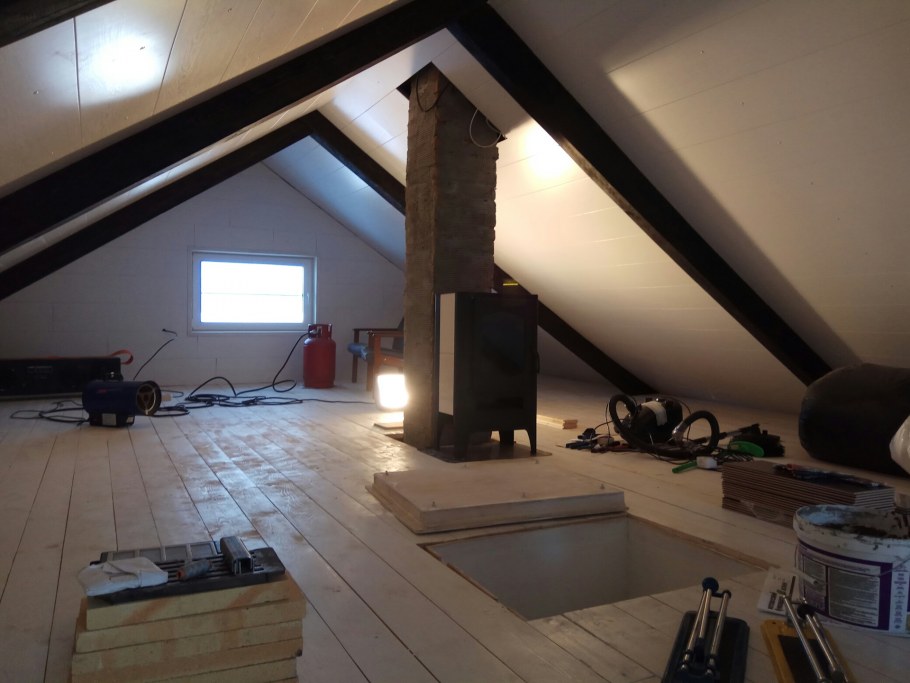 Домашний кинотеатр на мансарде