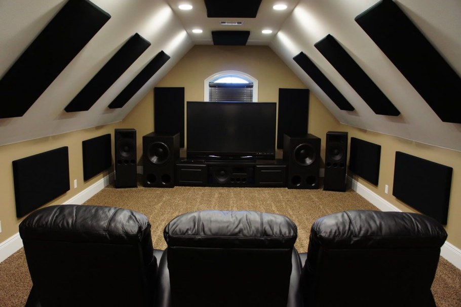 Кинотеатр на мансарде лофт