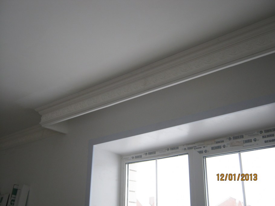 Карниз под потолочный плинтус