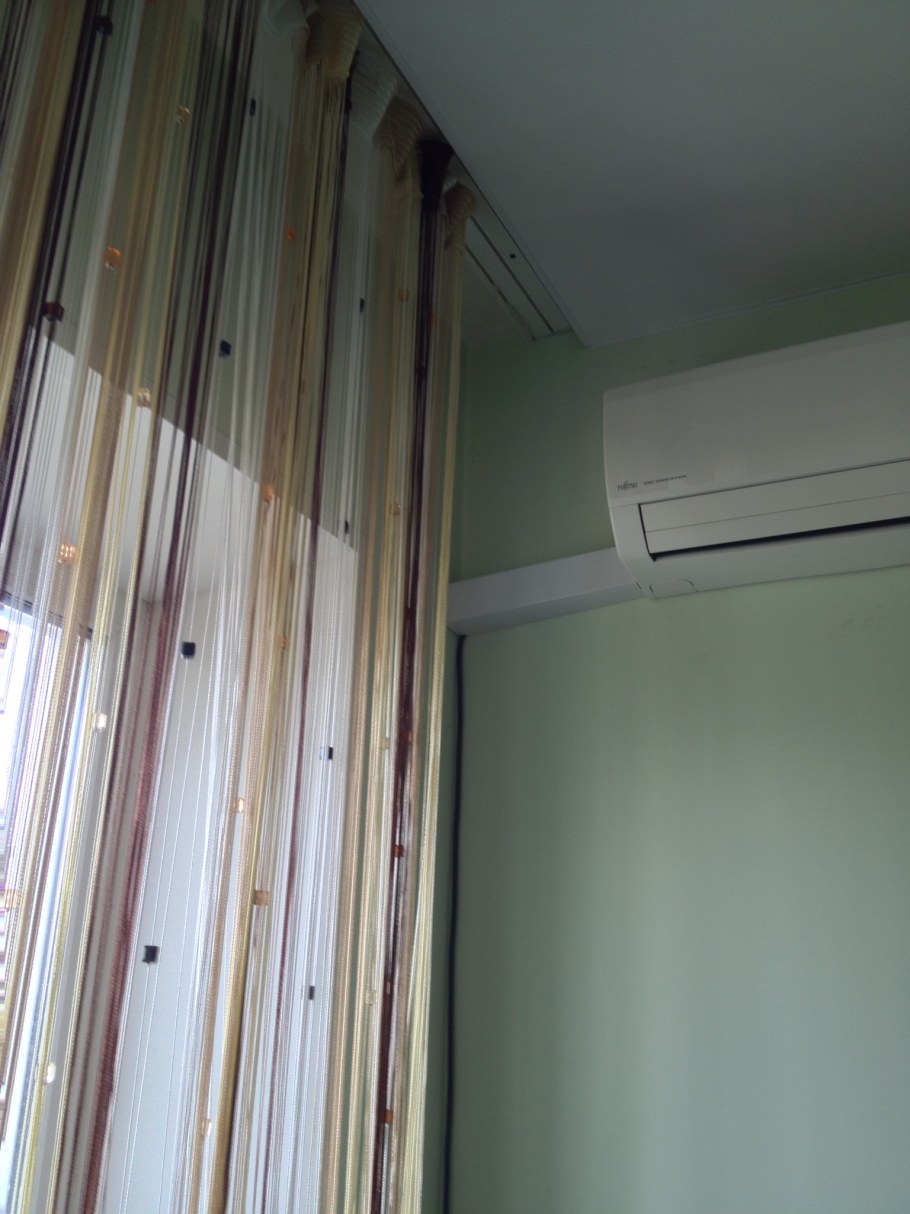 Карниз для окна с эркером