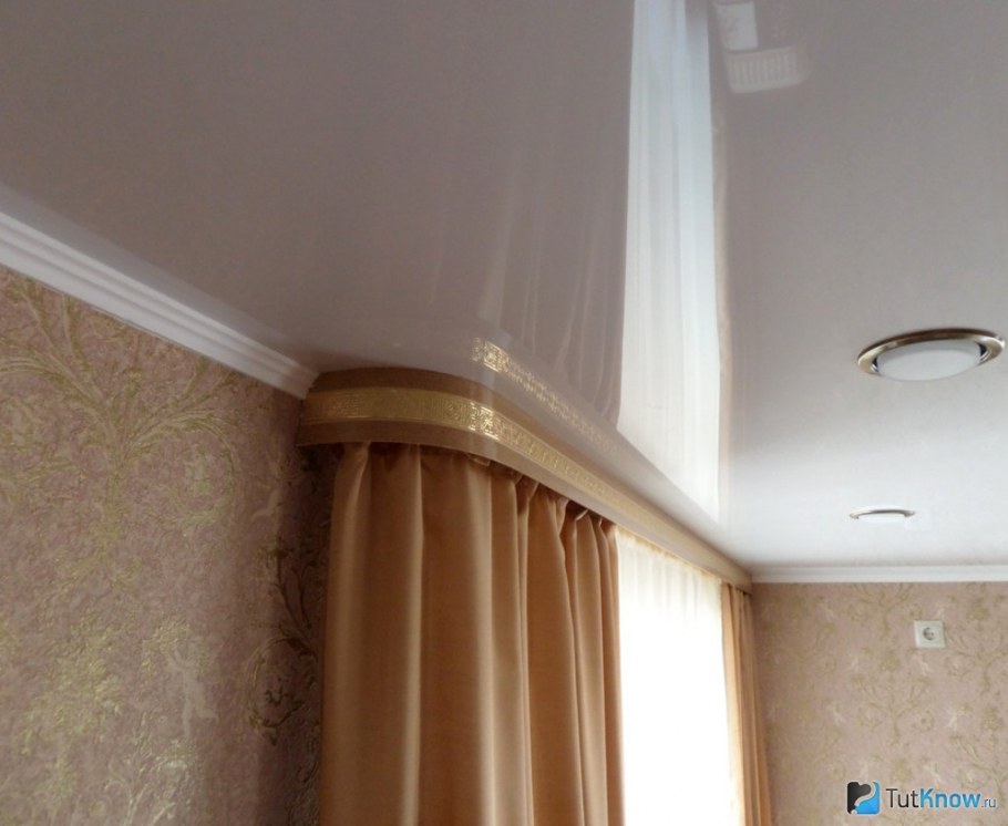 Потолочный плинтус для гипсокартонного потолка