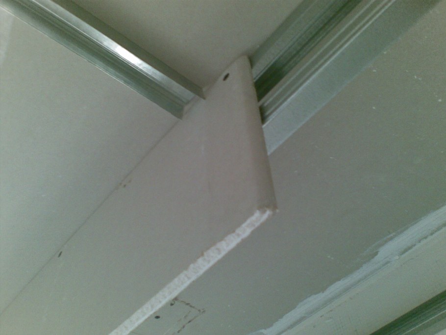 Кором из ГКЛ под натяжной потолок