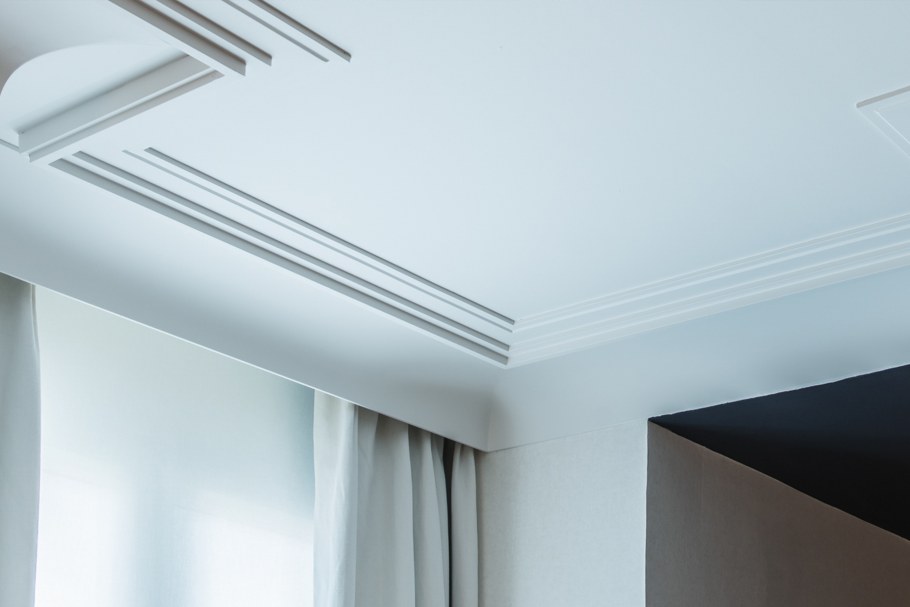 Скрытый карниз для натяжного потолка бк40