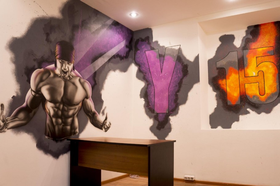 Роспись стен в тренажерном зале