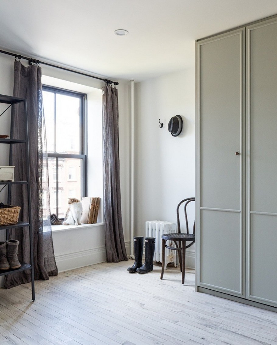 Шкаф икеа ПАКС В детской