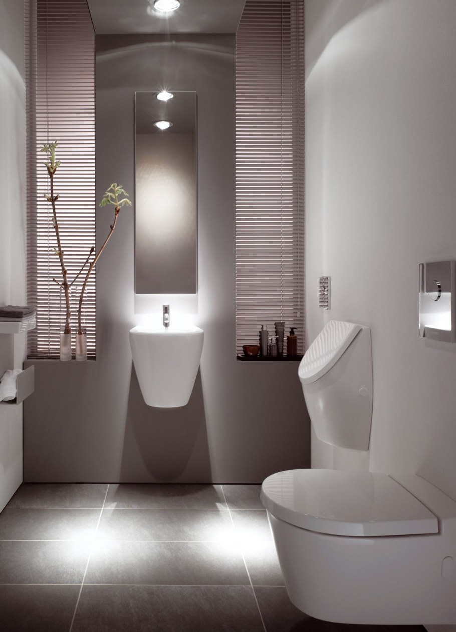 Писсуар в комнатке