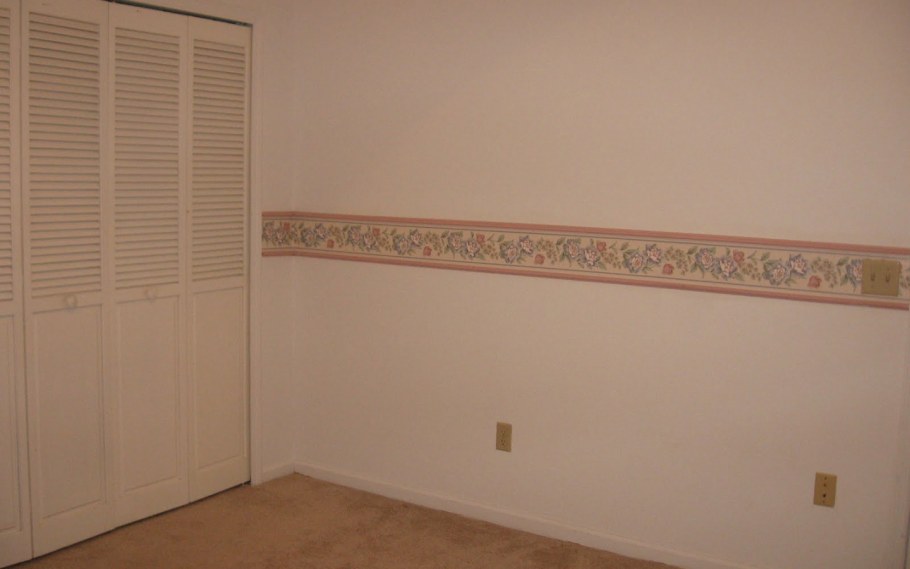 Молдинги для стыков обоев с плиткой