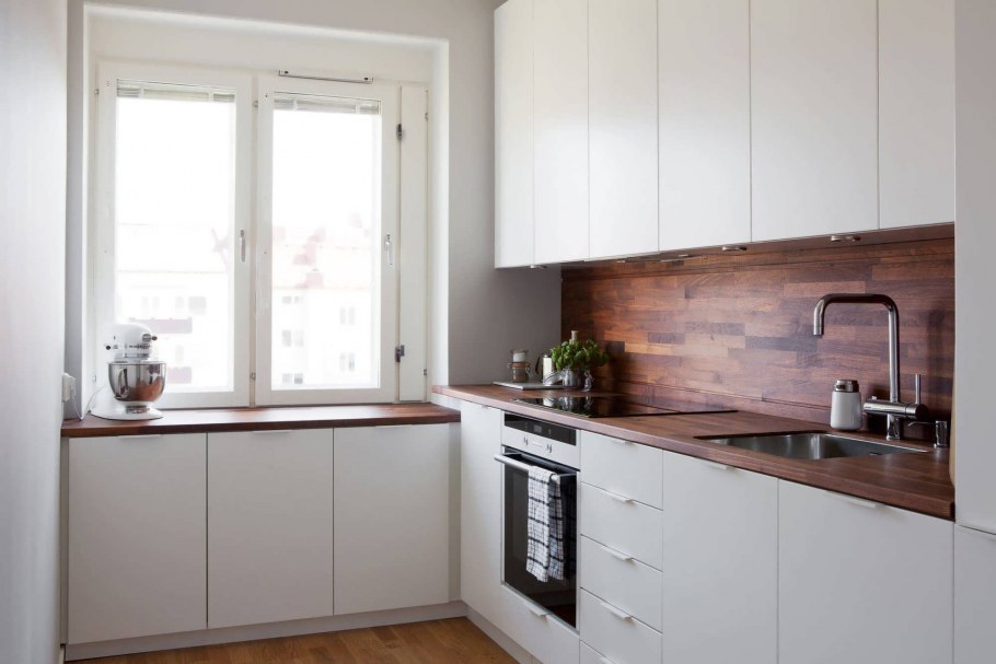 Кухня белая с деревом угловая