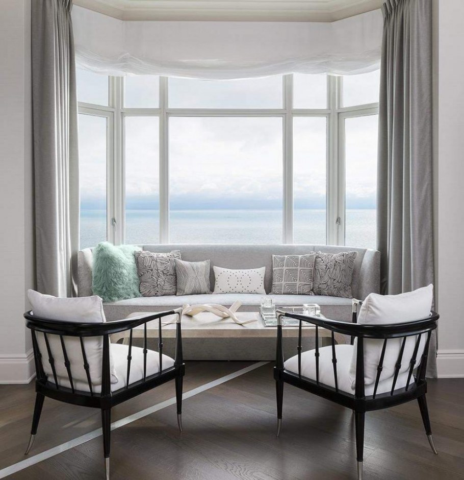 Гостиная с эркерным окном