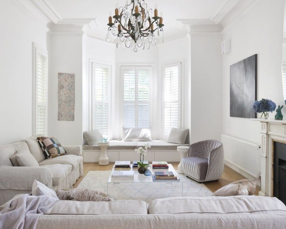 Гостиная с эркерным окном