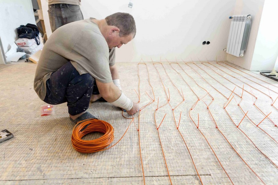 Электрический теплый пол в деревянном доме