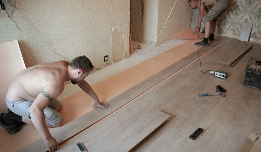 Укладка ламината на пенополистирол