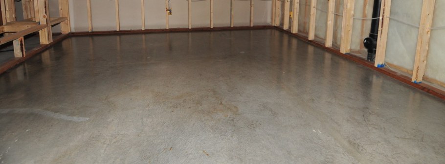 Стяжка пола плиточным клеем