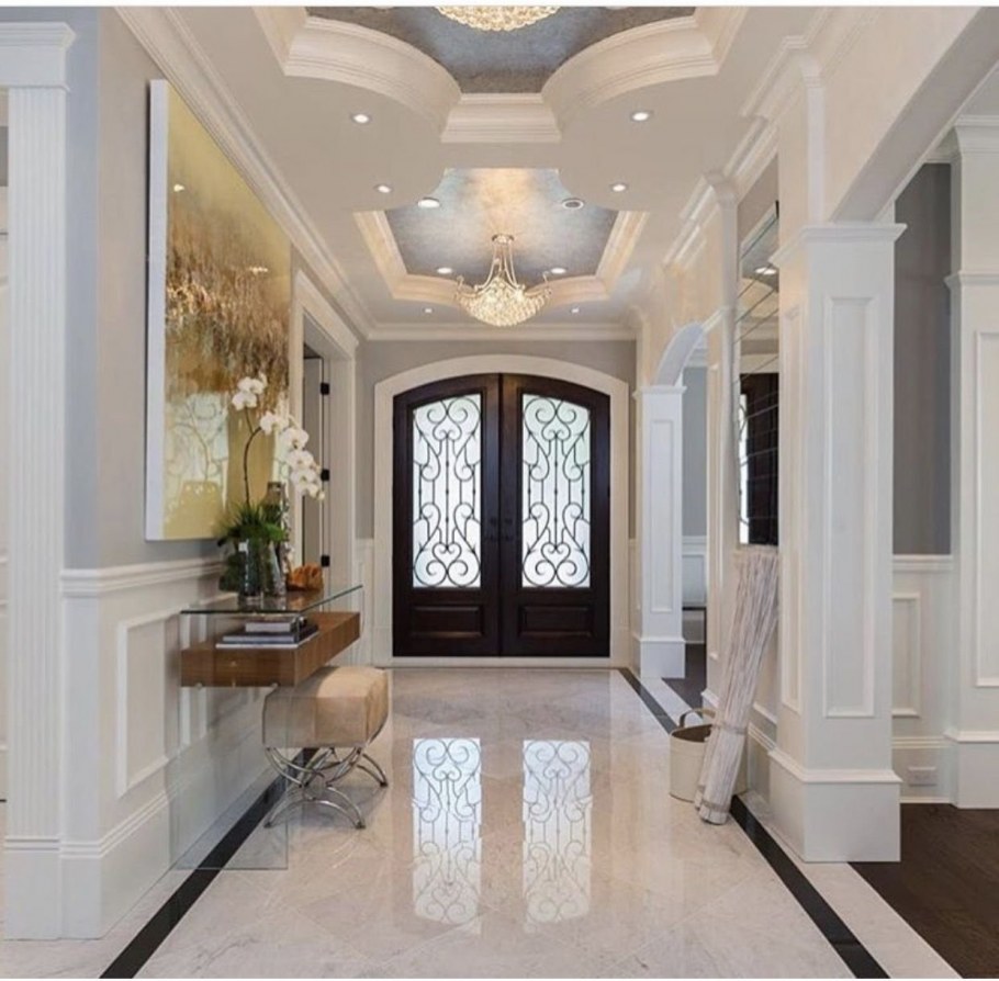 Интерьер коридора в частном доме