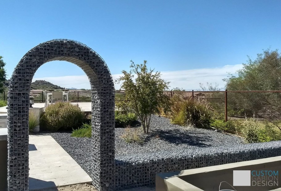 Кованый забор с профнастилом