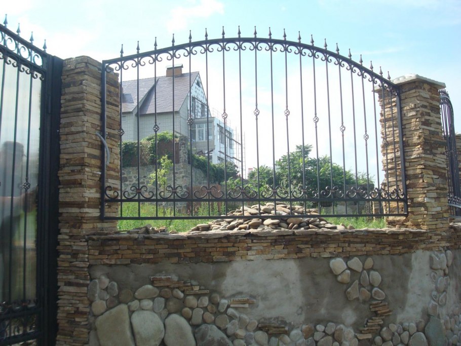 Арочные кованые заборы