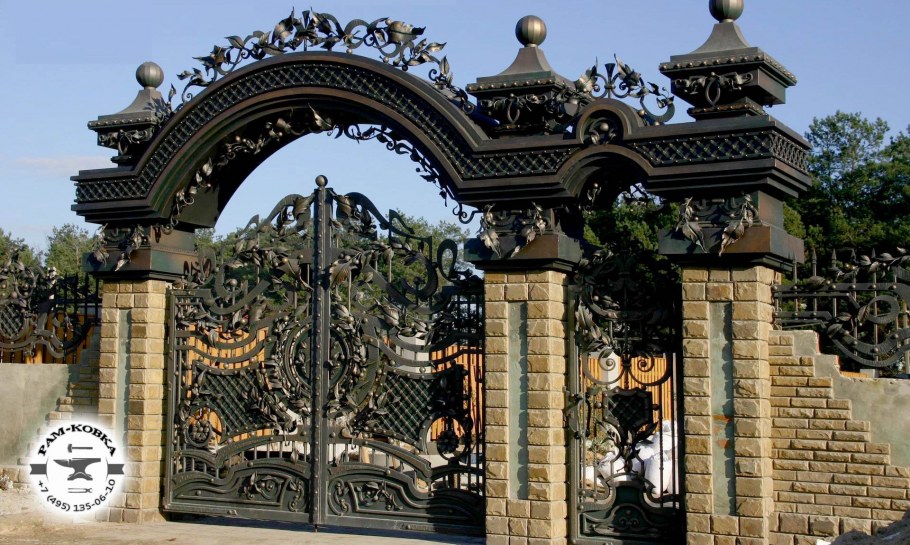 Забор в готическом стиле