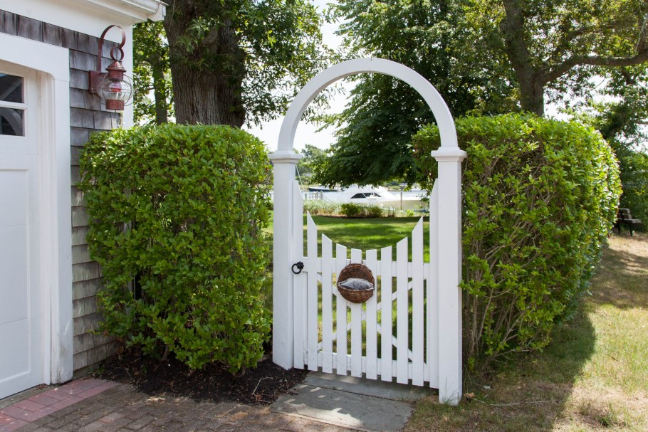 Плакучая Ива изгородь