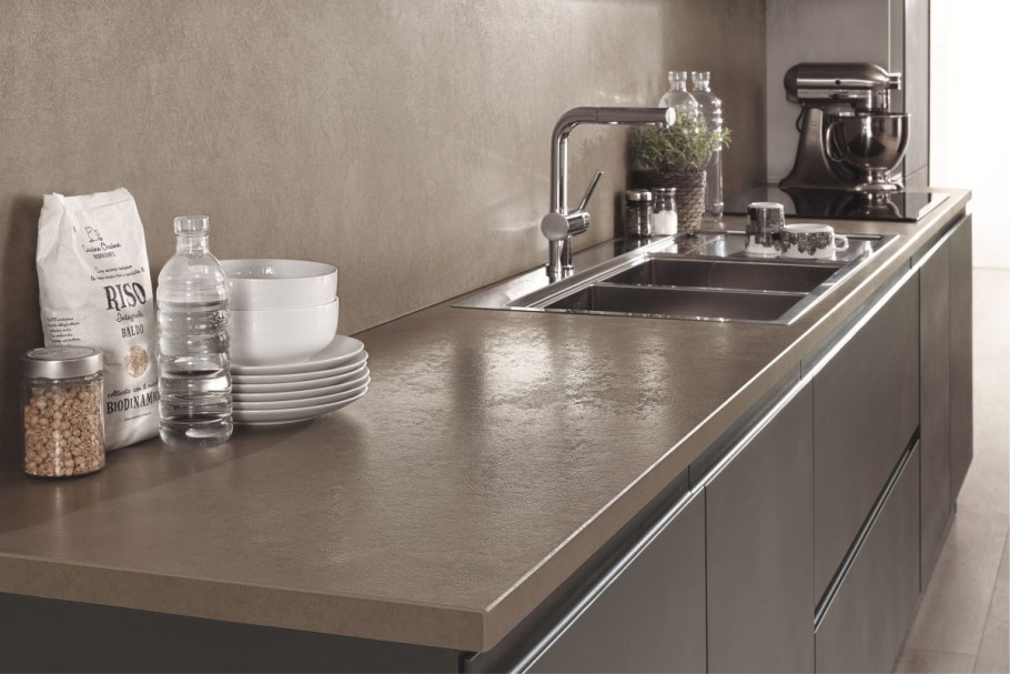 Фартук для белой кухни из плитки