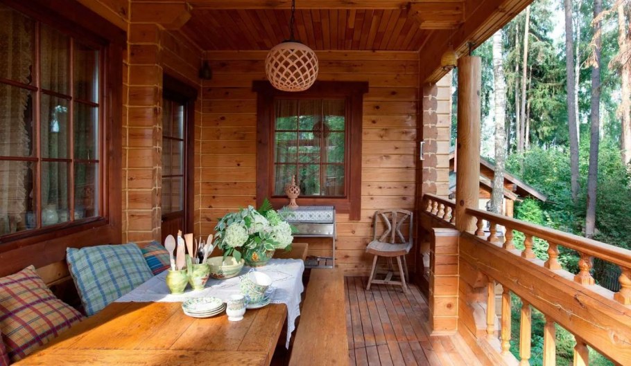 Веранда к деревянному дому