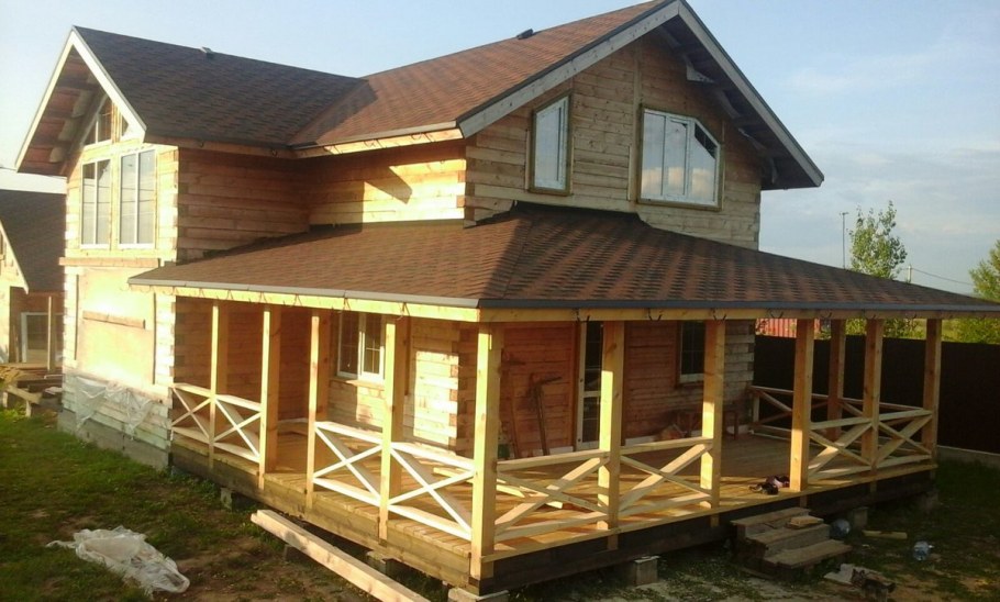 Дом с пристроенной верандой