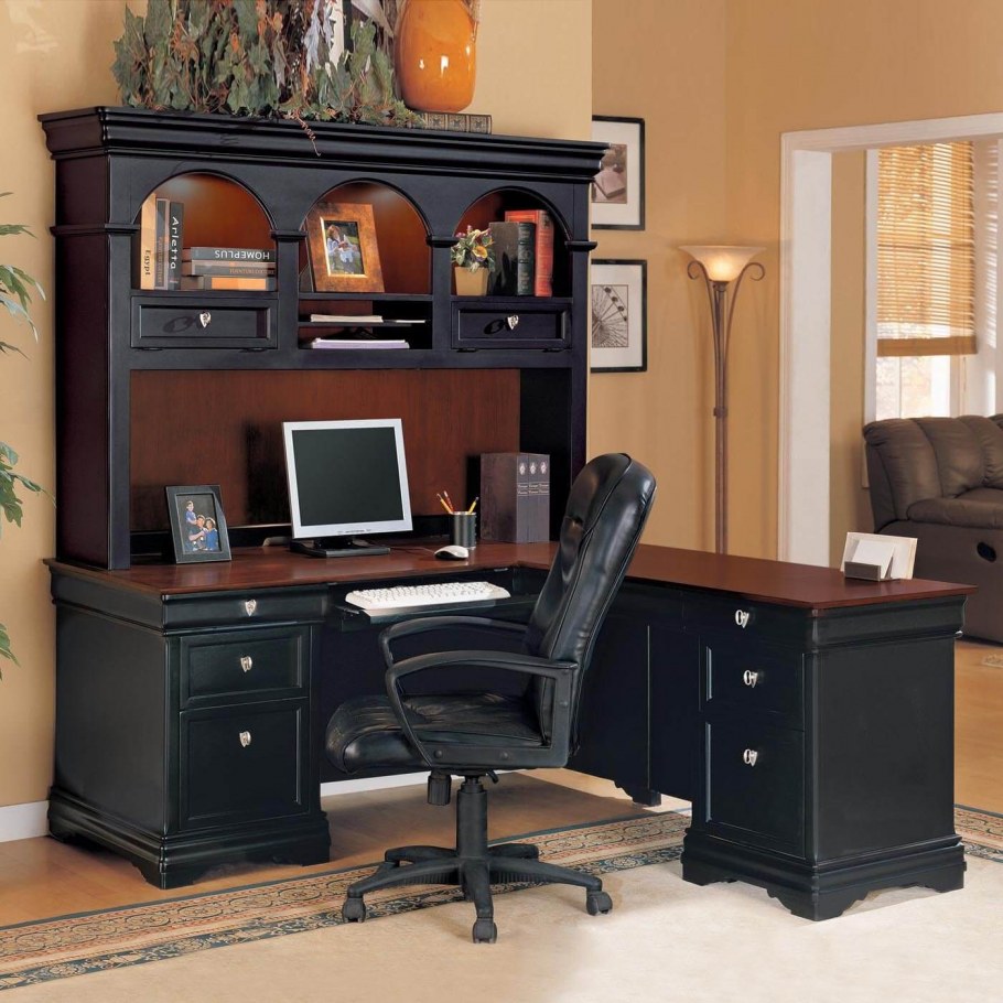 Компьютерный стол в кабинет