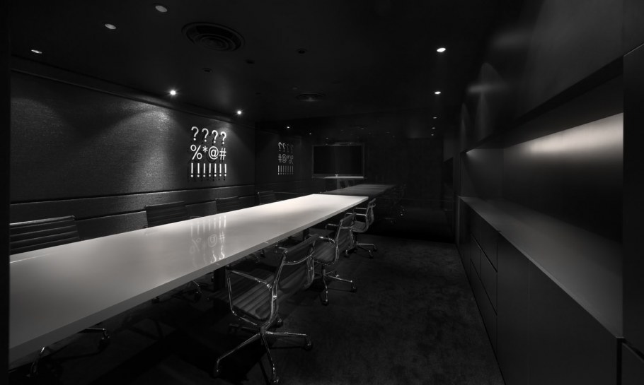 Серые стены в офисе