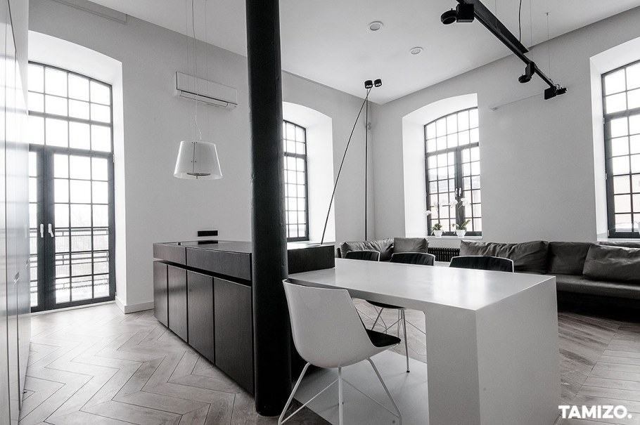 Офис в черно белом стиле