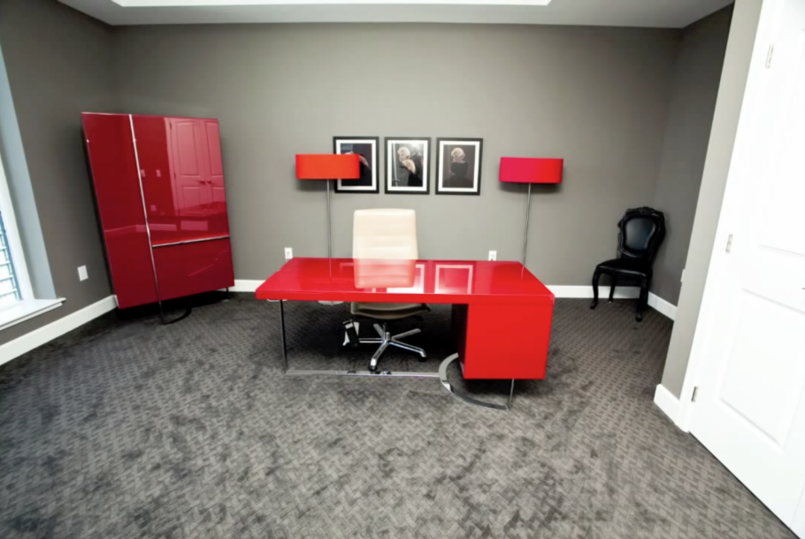 Кабинет в черно белых тонах