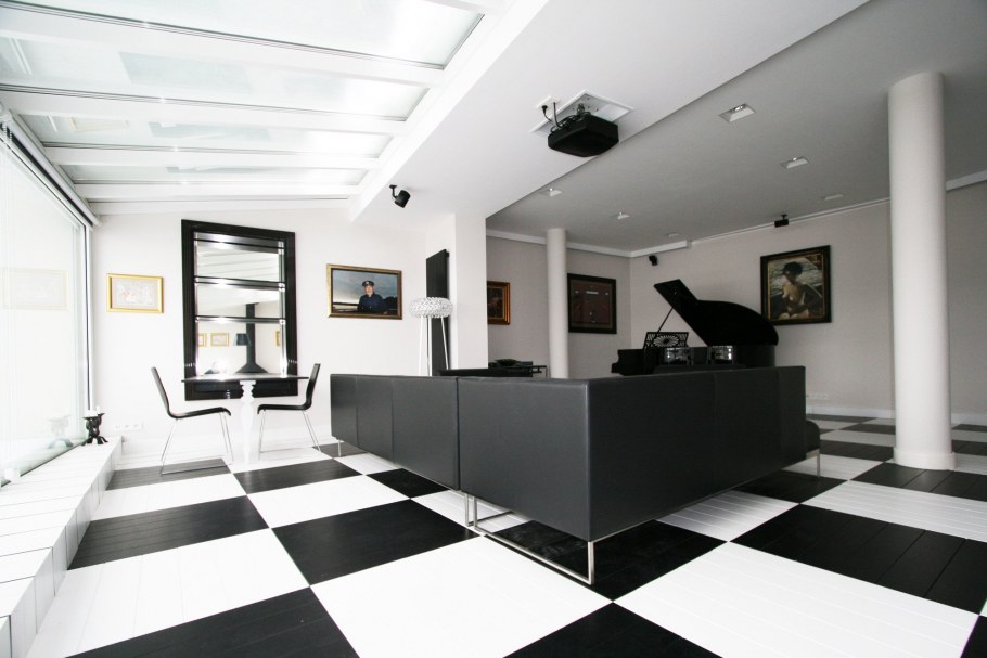 Черно белый интерьер офиса