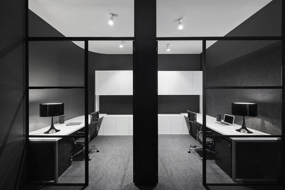 Интерьер в бело черных тонах