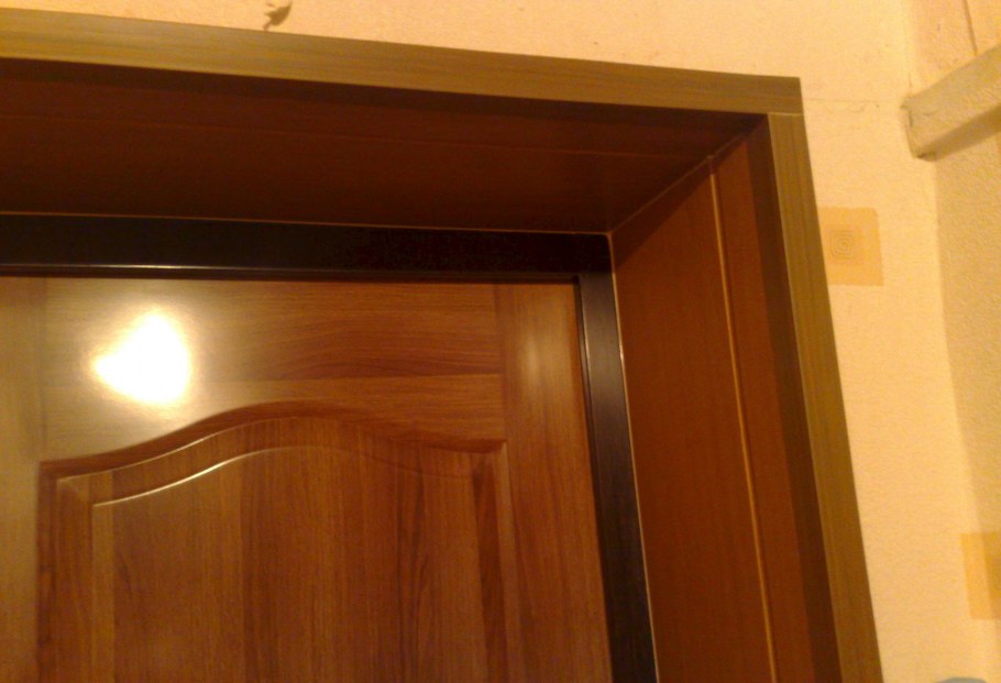 Отделка дверного проема входной двери