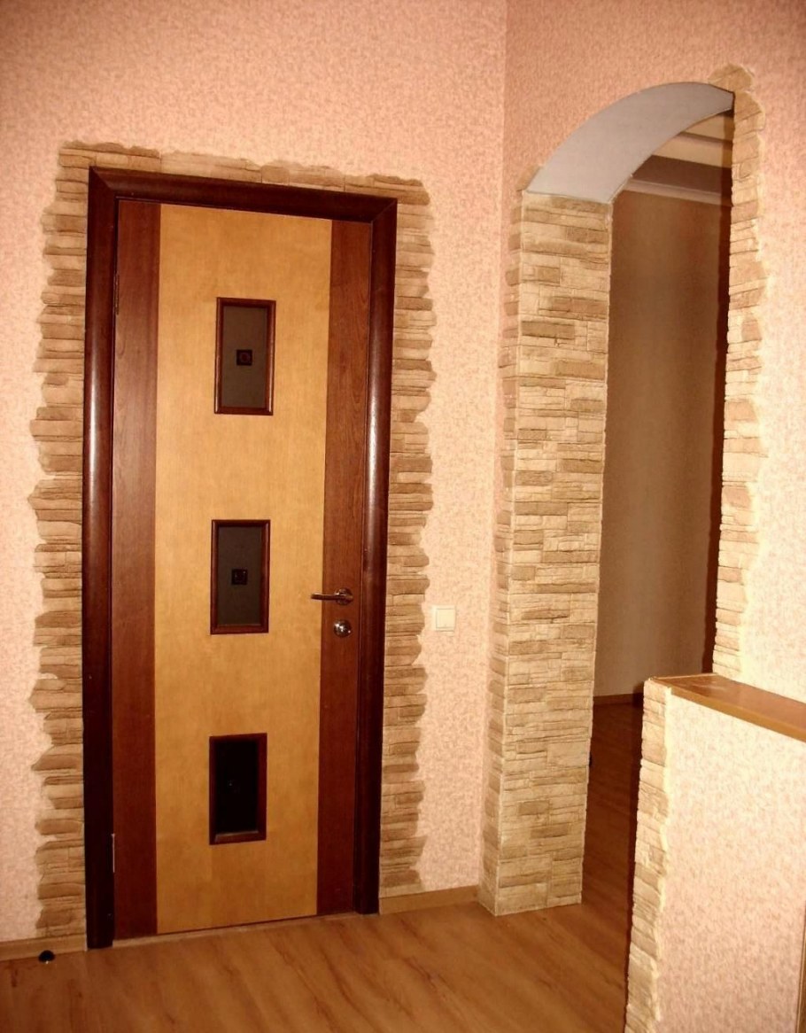 Отделка дверей декоративным камнем