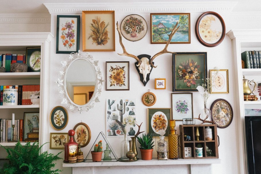 Картины украшающие интерьер