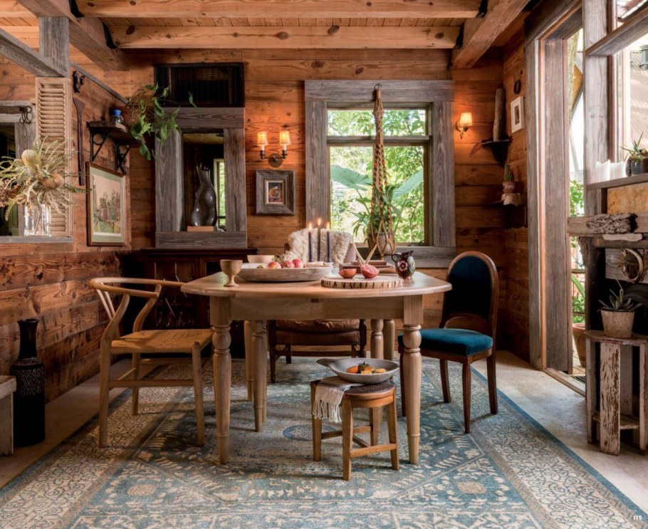 Дверь в стиле рустик белая