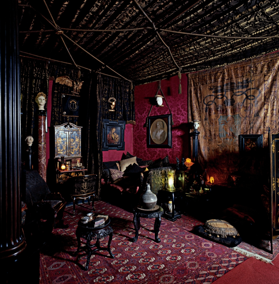 Викторианская Готика интерьер темный