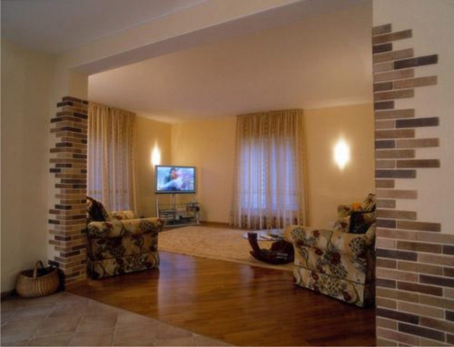 Гипсовая плитка в гостиной