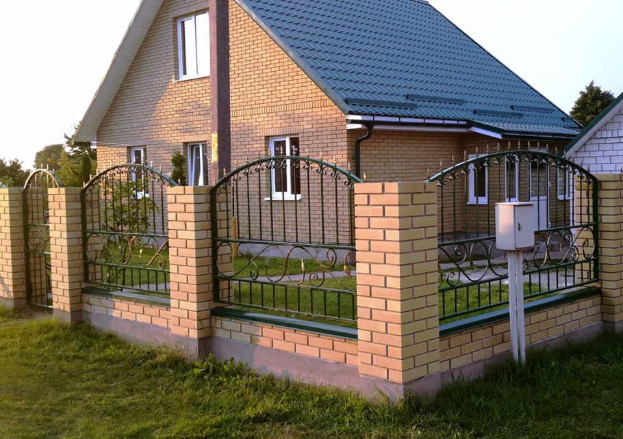 Красивые заборы для дачи